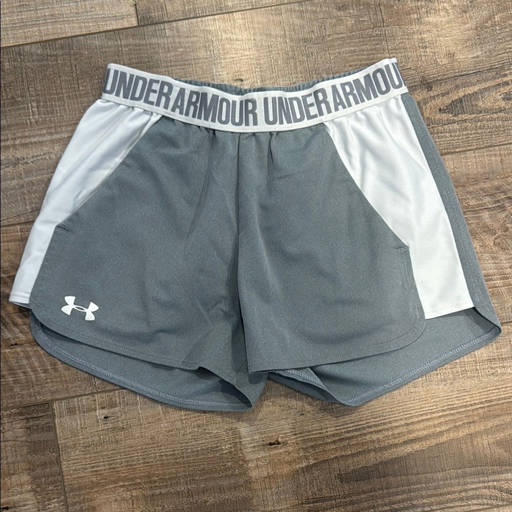 Under Armour Women's Athletic Shorts in Gray and White Size XS